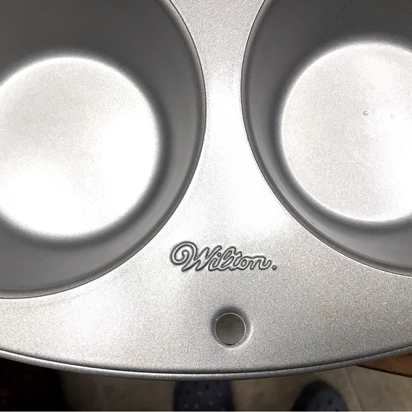 Non- stick bakeware- 2 pieces. NWOT. - Picture 2 of 6